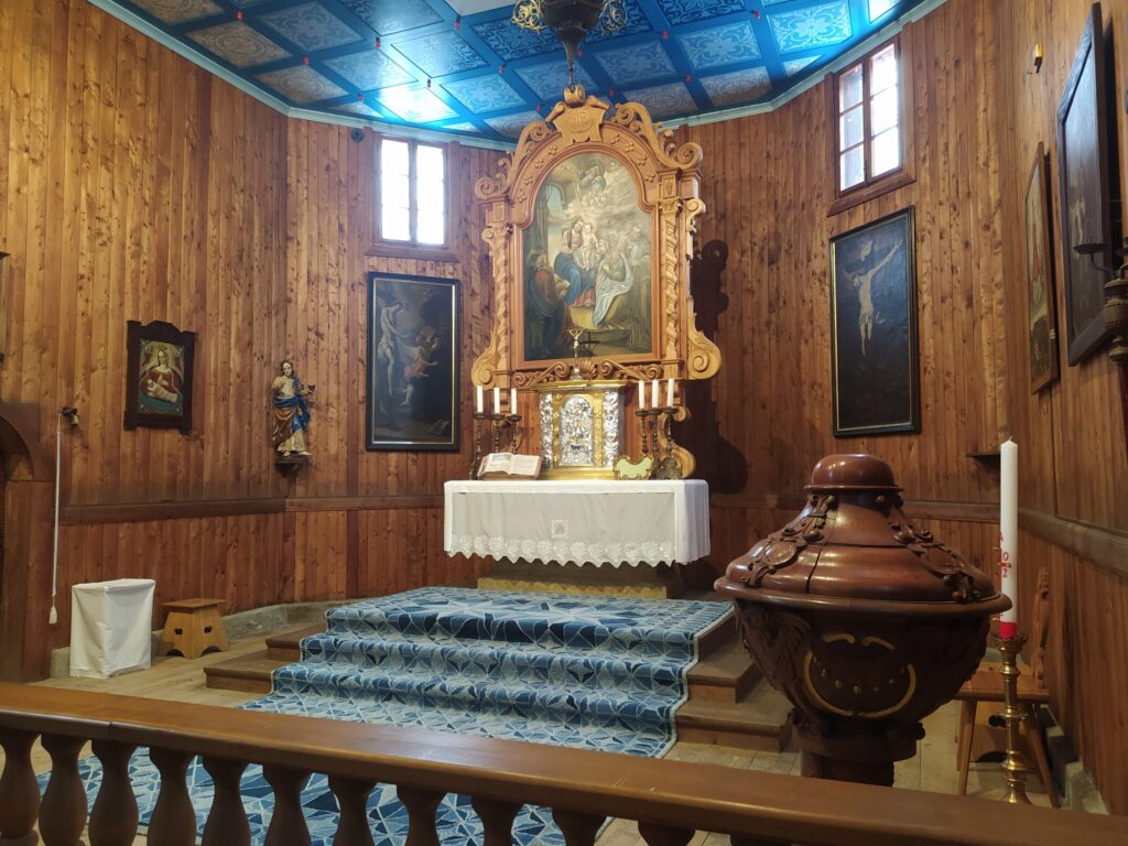 Pohled do kaple sv. Anny v Pohádkovém Rožnově pod Radhoštěm