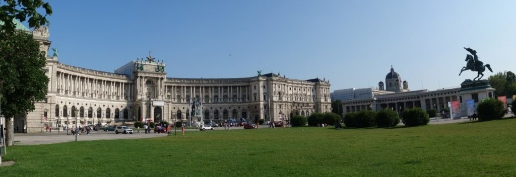 Panoramatická fotka hradu Hofburg