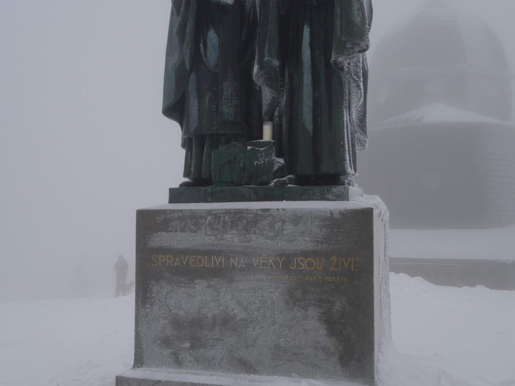 Zamrzlá socha sv. Cyrila a Metoděje