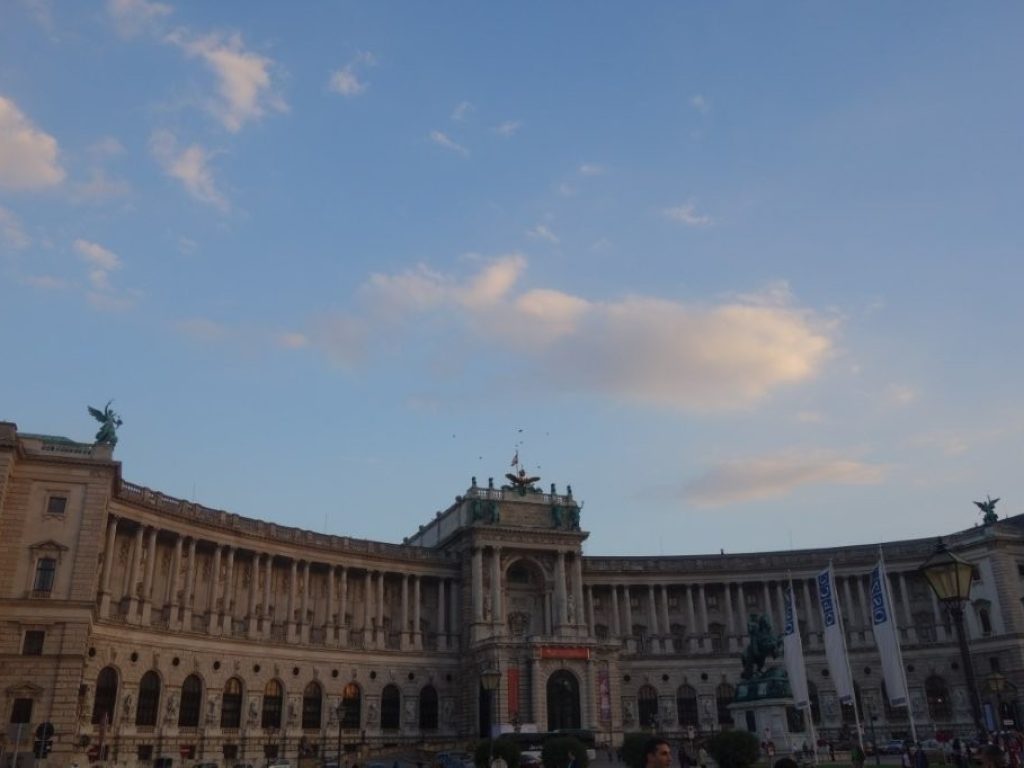 Panoramatická fotografie hradu Hofburg