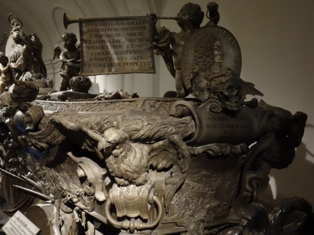 Detail významného hrobu v Kapucínské hrobce