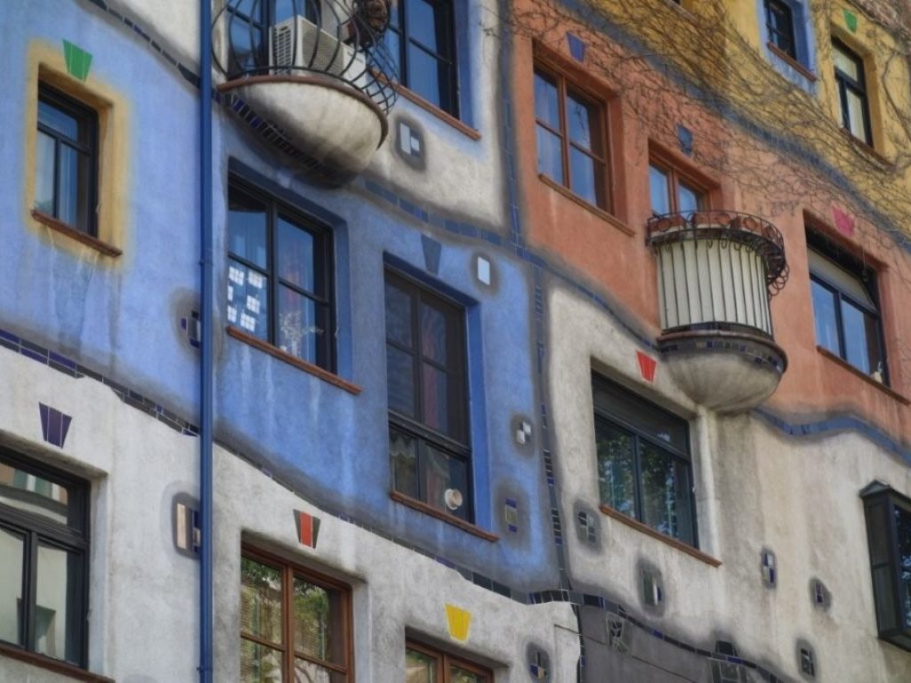 Detailní pohled na veselé domy KUNST HAUS WIEN