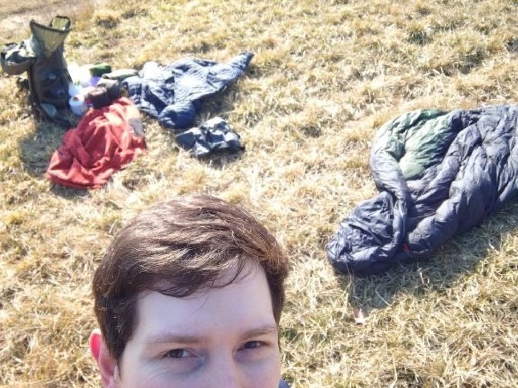 Selfie jak suším zvlhlé oblečení na poli
