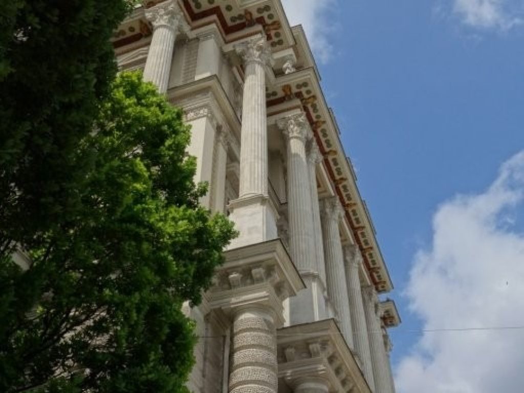 Pohled na Palác spravedlnosti z boku