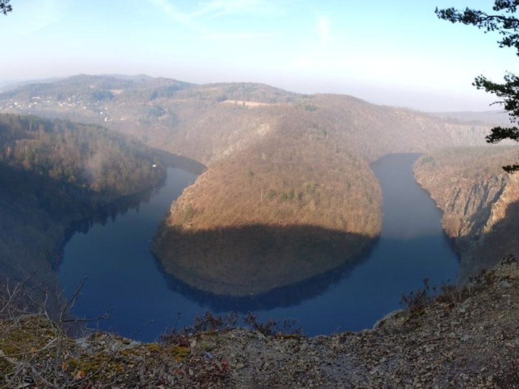 Pohled z vyhlídky Mařenka na krásnou Vltavu